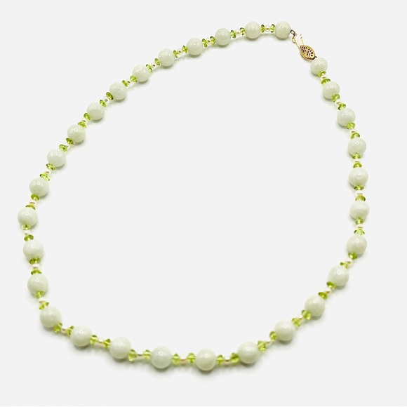 Beautiful 14k Gold clasp with 7.5mm-8mm Jade Peridot & Pearl Necklace 17”